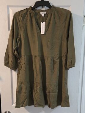 NWT-Caralynmirand Sz.M (Oversized) Olive Green Tiered Tunic Dress